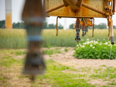 D&uuml;senwagen zur Feldberegnung beim Feldtag zum Thema Landwirtschaft und Wasserschutz am 17.06.2026 in Schw&uuml;blingsen (Uetze/Region Hannover).