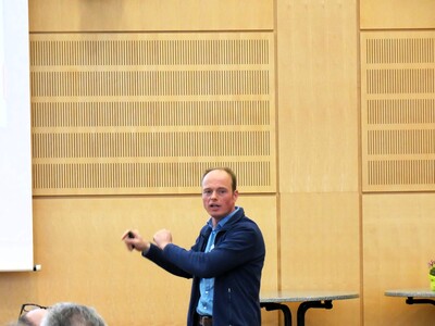 Dr. Burkhard Stever-Schoo (JKI) stellte am 13.03.2024 die Ergebnisse des Demonstrationsvorhabens 'MoNi' vor - © Lea Ball Dr. Burkhard Stever-Schoo (JKI) stellte am 13.03.2024 die Ergebnisse des Demonstrationsvorhabens 'MoNi' vor