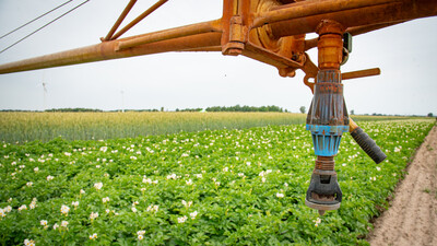 D&uuml;senwagen zur Feldberegnung beim Feldtag zum Thema Landwirtschaft und Wasserschutz am 17.06.2026 in Schw&uuml;blingsen (Uetze/Region Hannover).